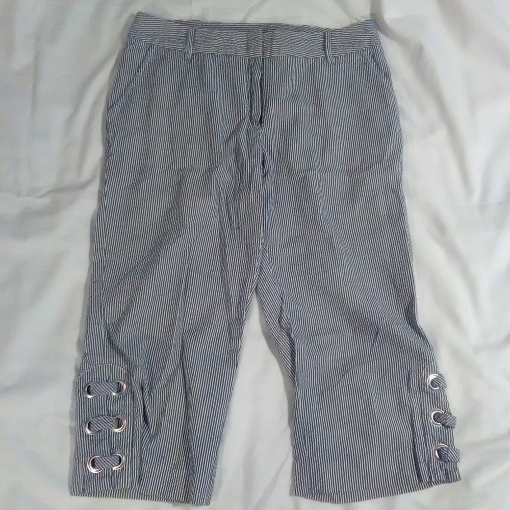 Willi Smith women's size 8  stripped capri pants
